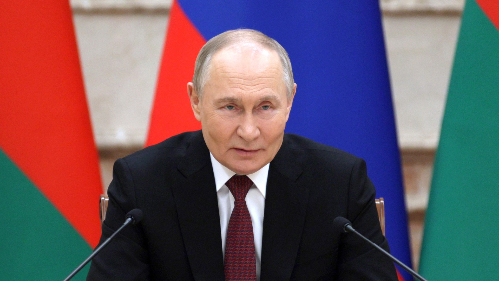 Президент подписал первые документы в новом году