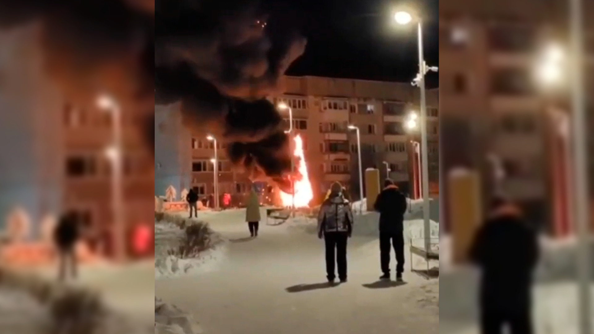 В Свердловской области городская елка сгорела из-за запуска фейерверка