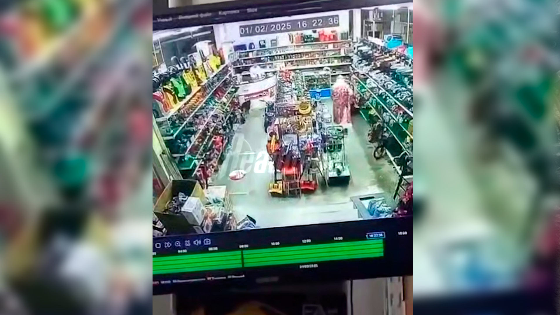 Вооруженный Дед Мороз застрелил хозяина магазина в Чувашии