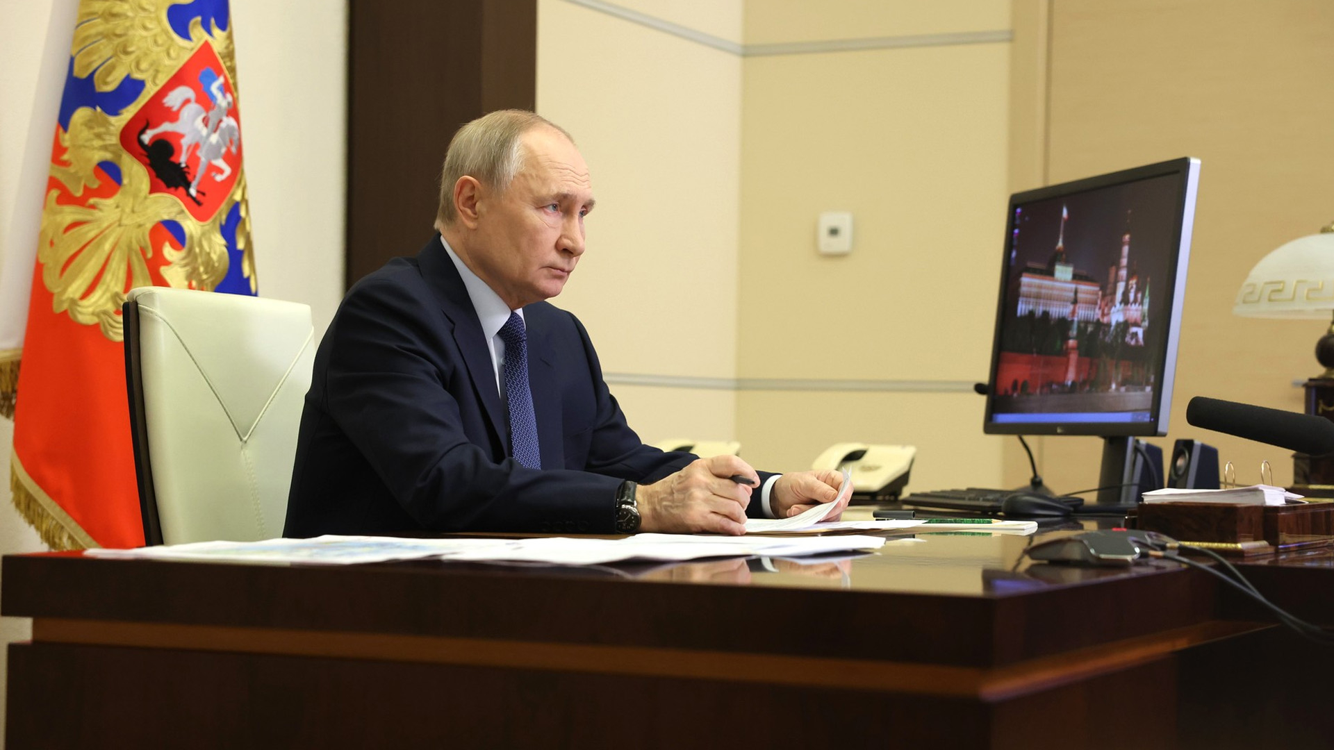 Путин назвал усилия по уборке мазута в Черном море недостаточными