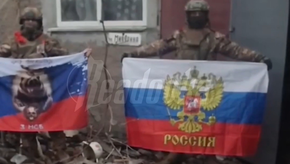 В освобожденном Шевченко бойцы ВС РФ подняли флаг России