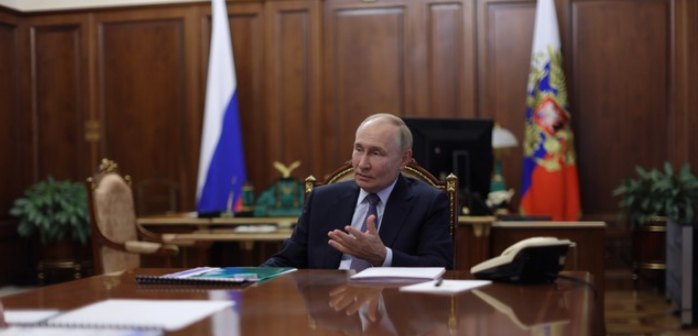 Путин поручил создать финансовый инструмент для семейных сбережений