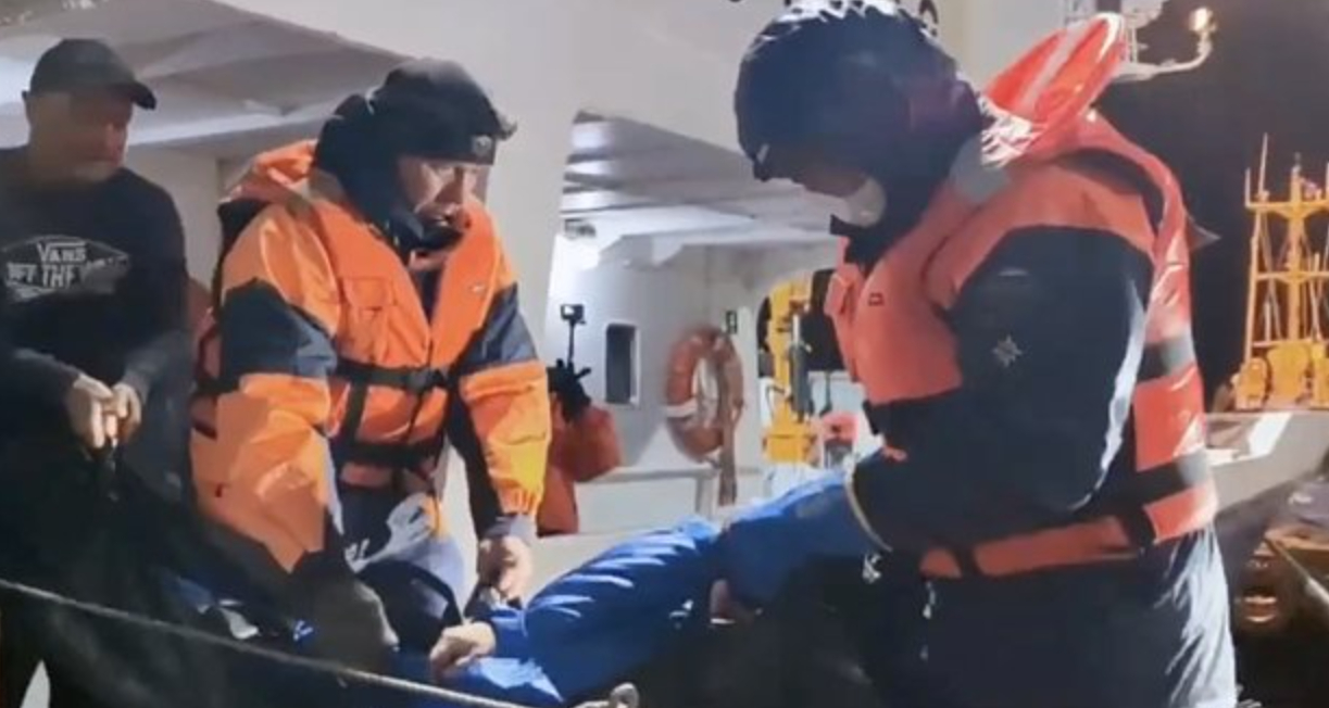 Выжившего в Охотском море Пичугина объявили подозреваемым по делу