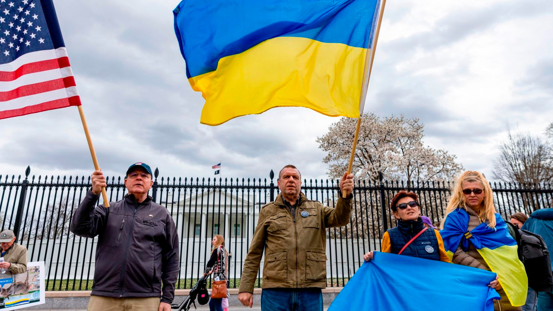 Украинских беженцев перестали пускать в США по спецпрограммам