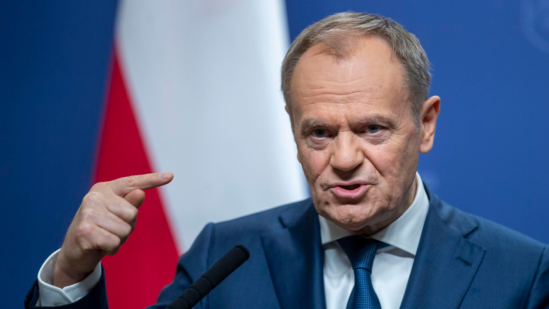 Туск пригрозил Орбану последствиями за блокировку санкций против РФ