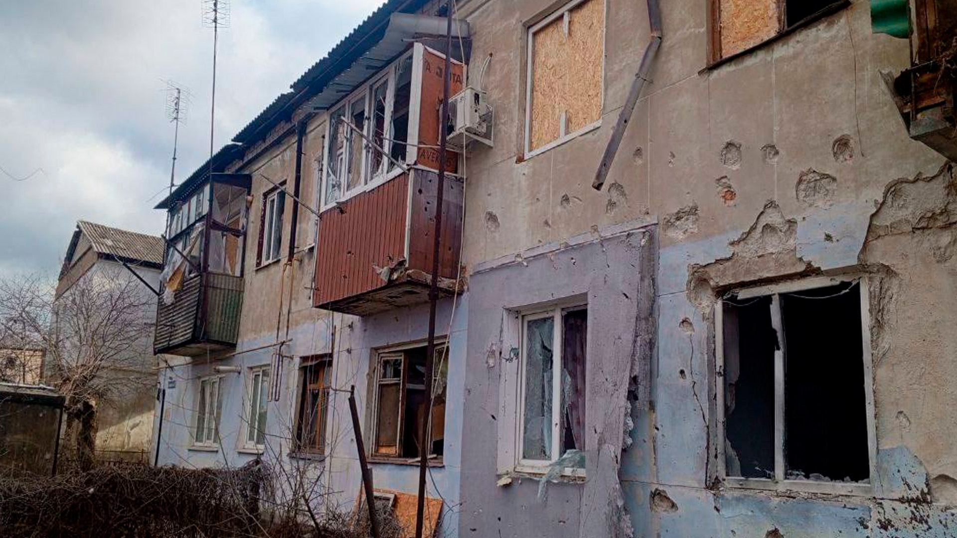 При обстреле ВСУ в Каховке погибла мирная жительница