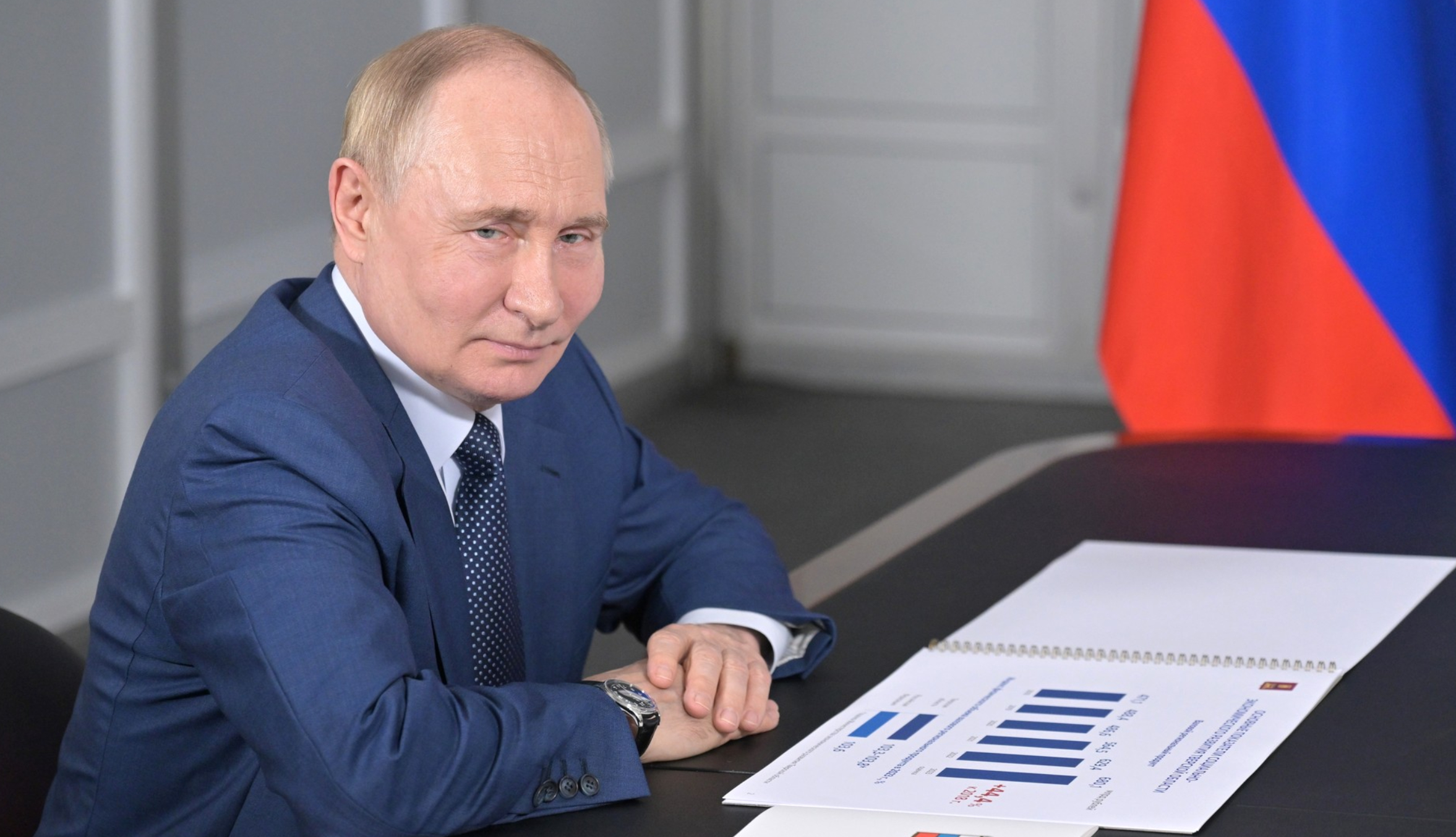 Путин поручил сохранять служебное жилье за военными на СВО