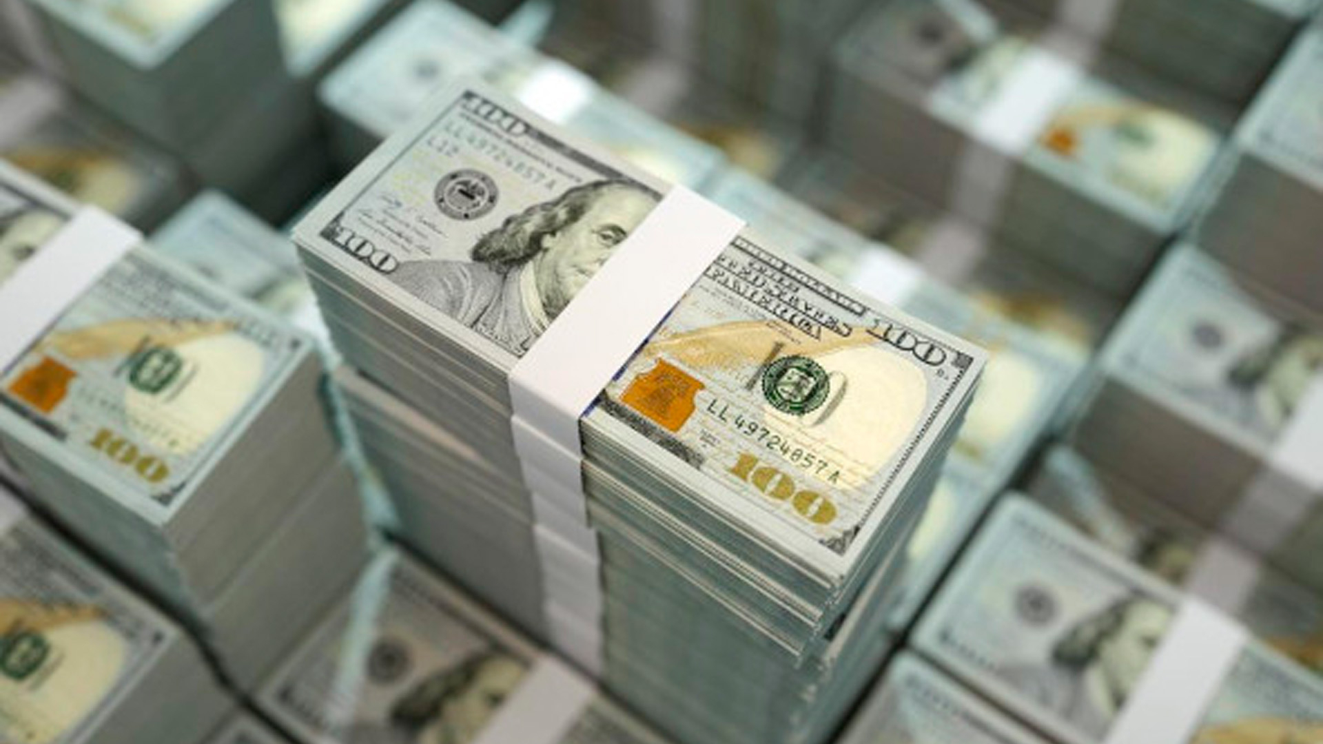 Курс доллара опустился ниже 90 рублей на внебиржевых торгах