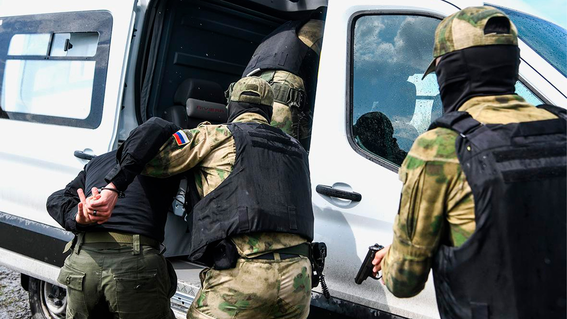ФСБ ликвидировала иностранцев, планировавших теракт на вокзале Пскова