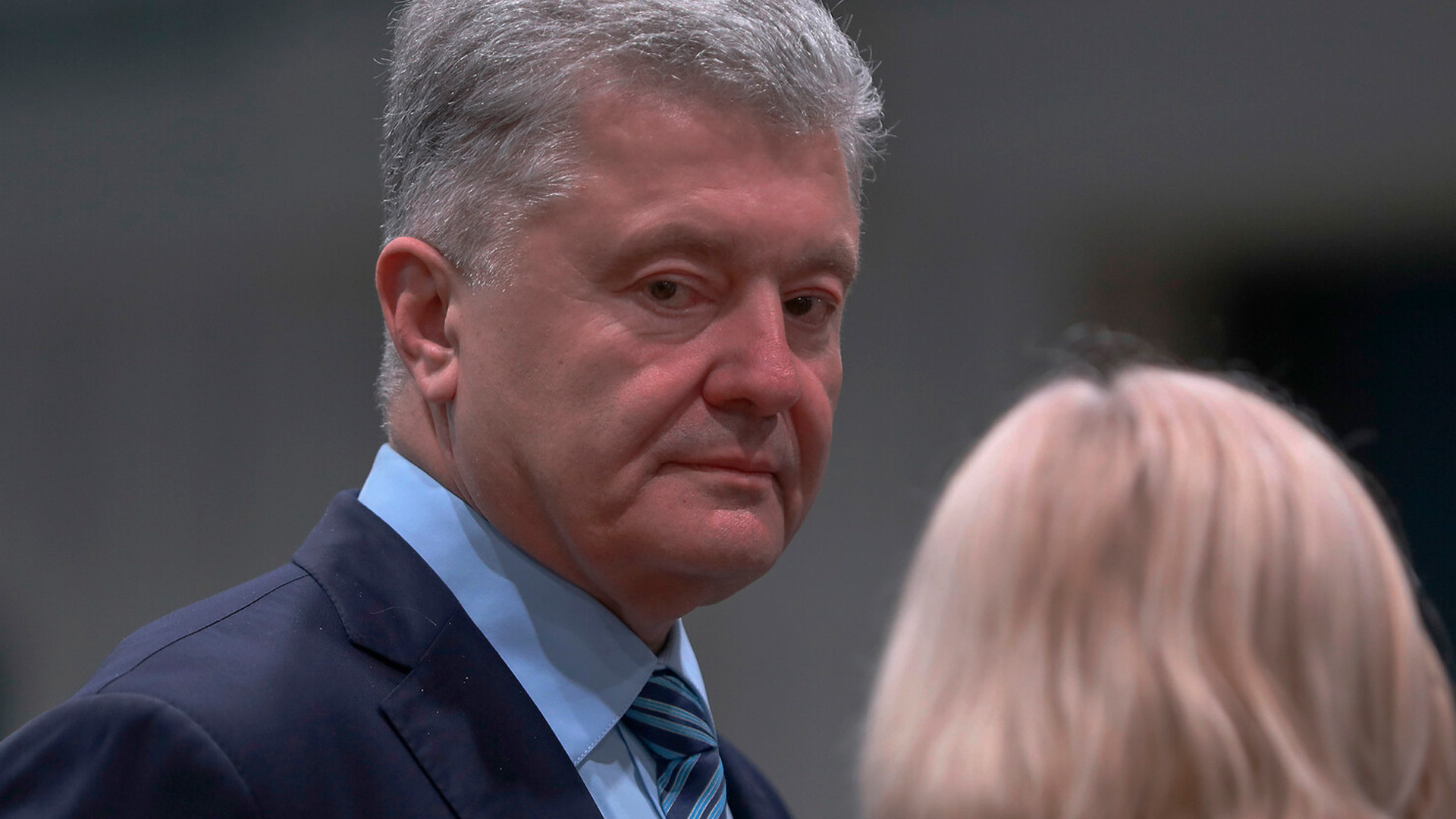 Зеленский наложил на своего предшественника Порошенко пожизненные санкции