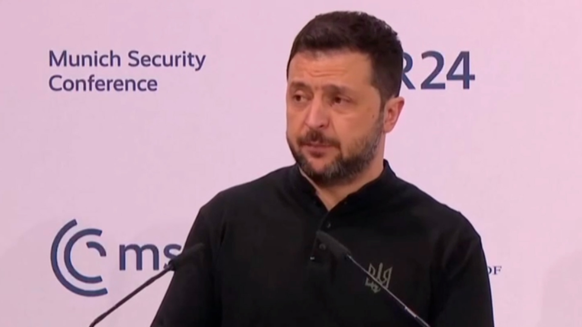 Зеленскому запретили говорить на украинском на Мюнхенской конференции