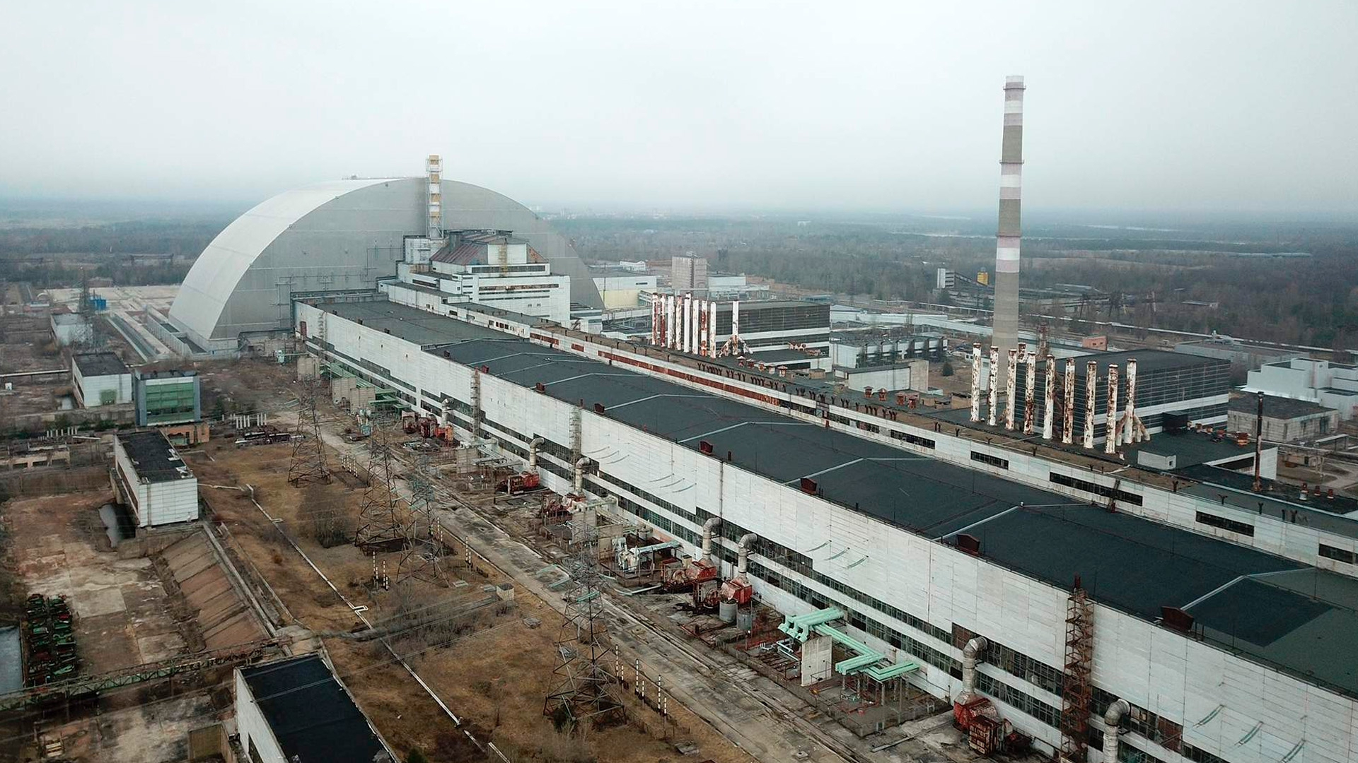 В МАГАТЭ заявили о продолжающемся пожаре на Чернобыльской АЭС