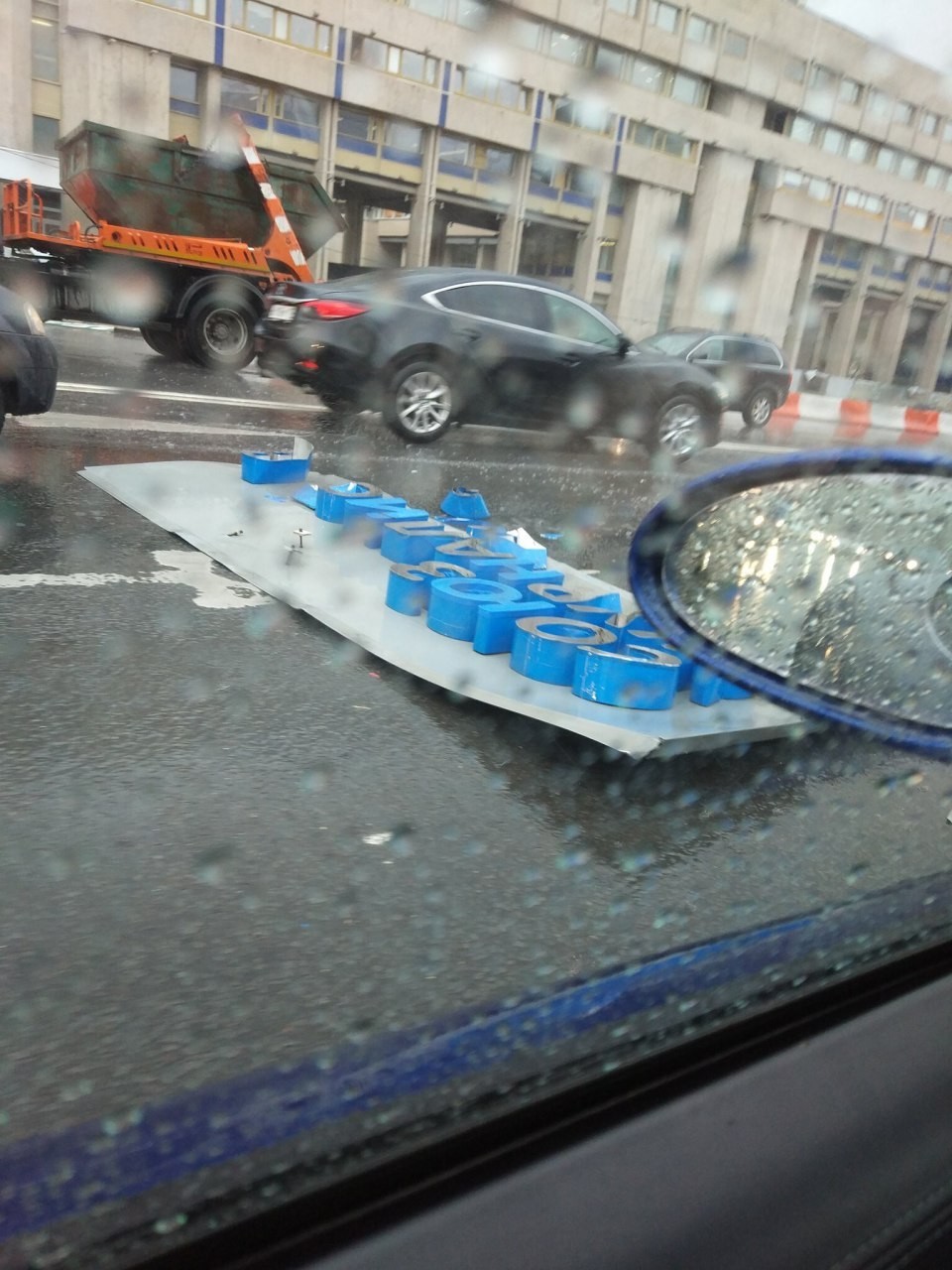 В Москве сильная буря унесла жизни десяти человек