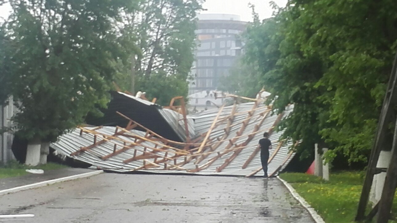 Ураган в Москве сорвал крышу Кремля