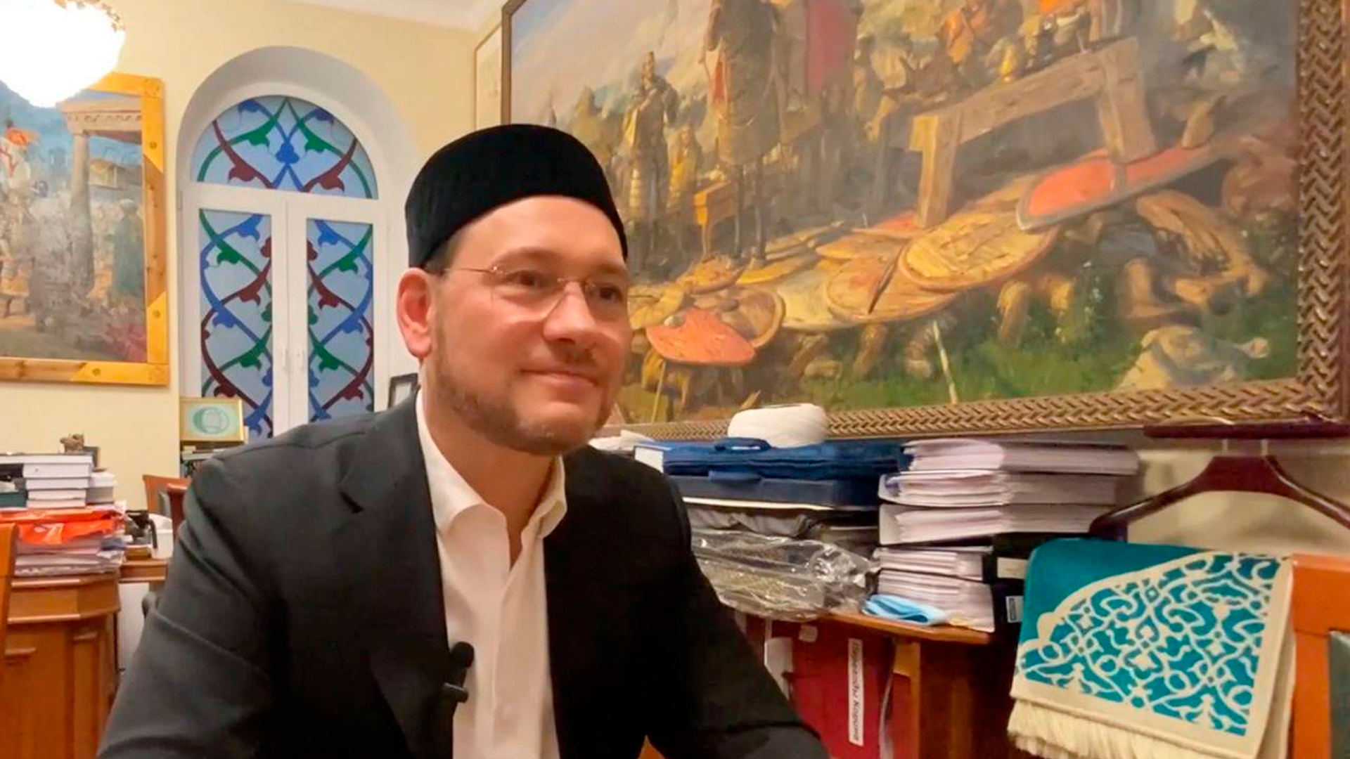 В РПЦ назвали картину в кабинете зампреда ДУМ глумлением над религиозными символами