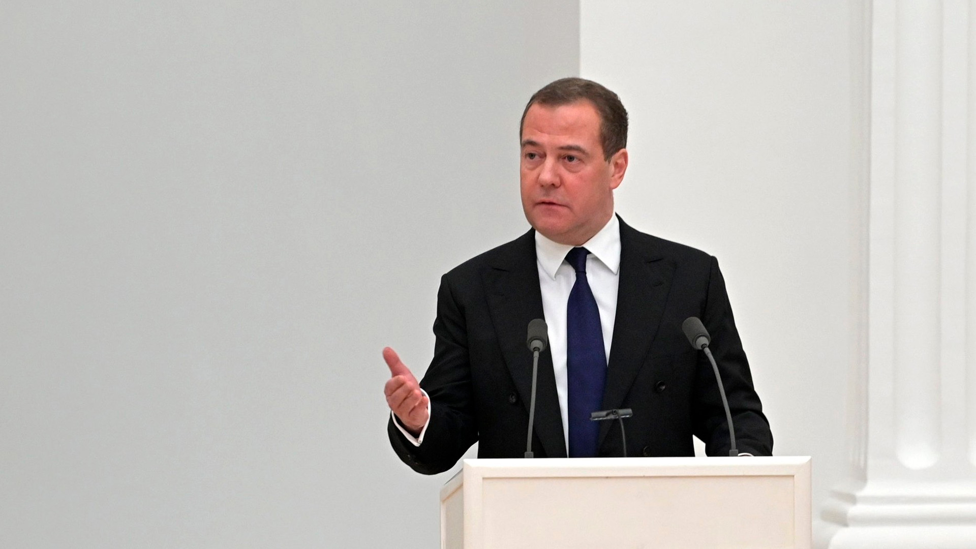 Медведев: расплата над потомками фашистов будет не в Нюрнберге, а на поле боя