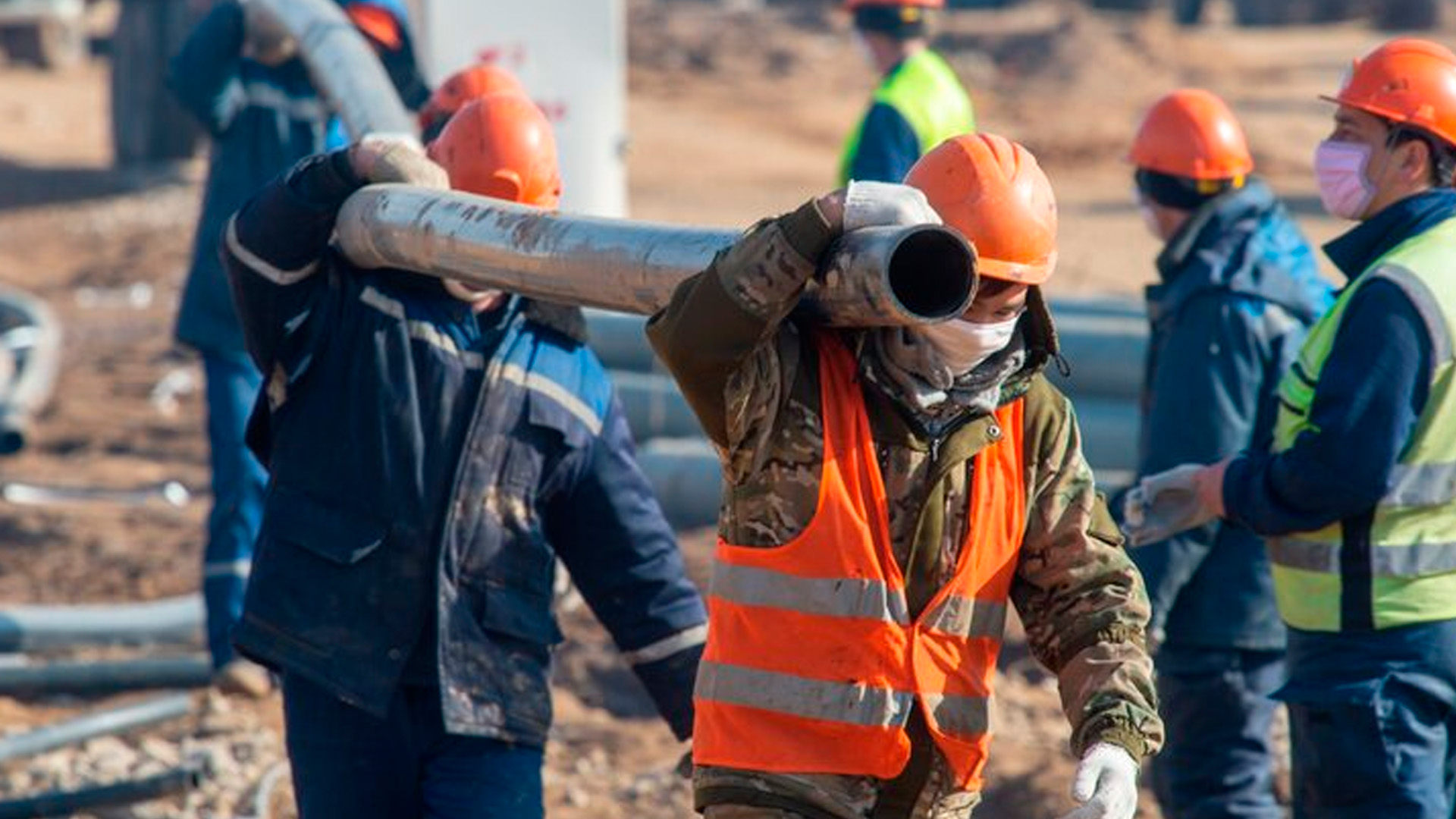Минфин предложил разрешить мигрантам работать по одному патенту в Москве и области