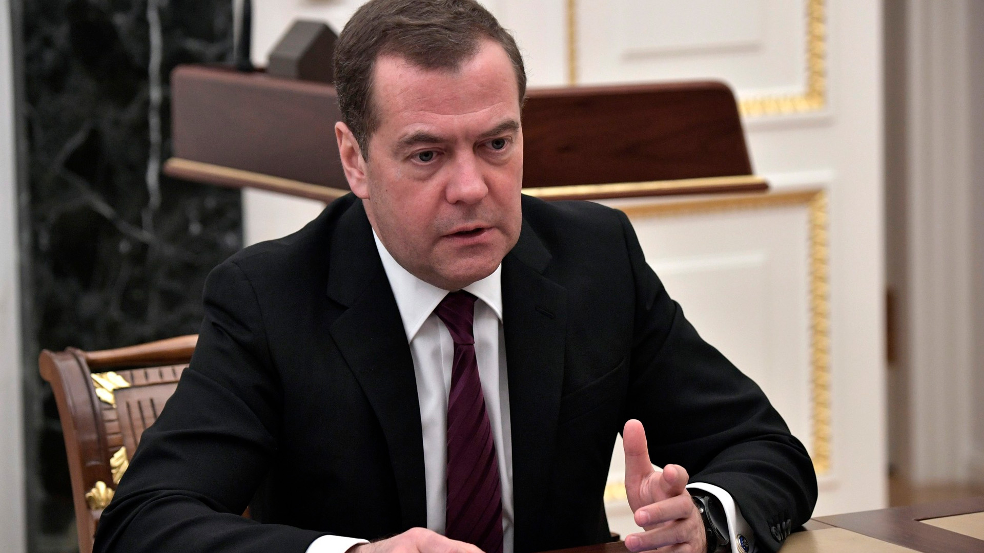 Медведев призвал Европу усыпить «нацистскую шавку» из Киева