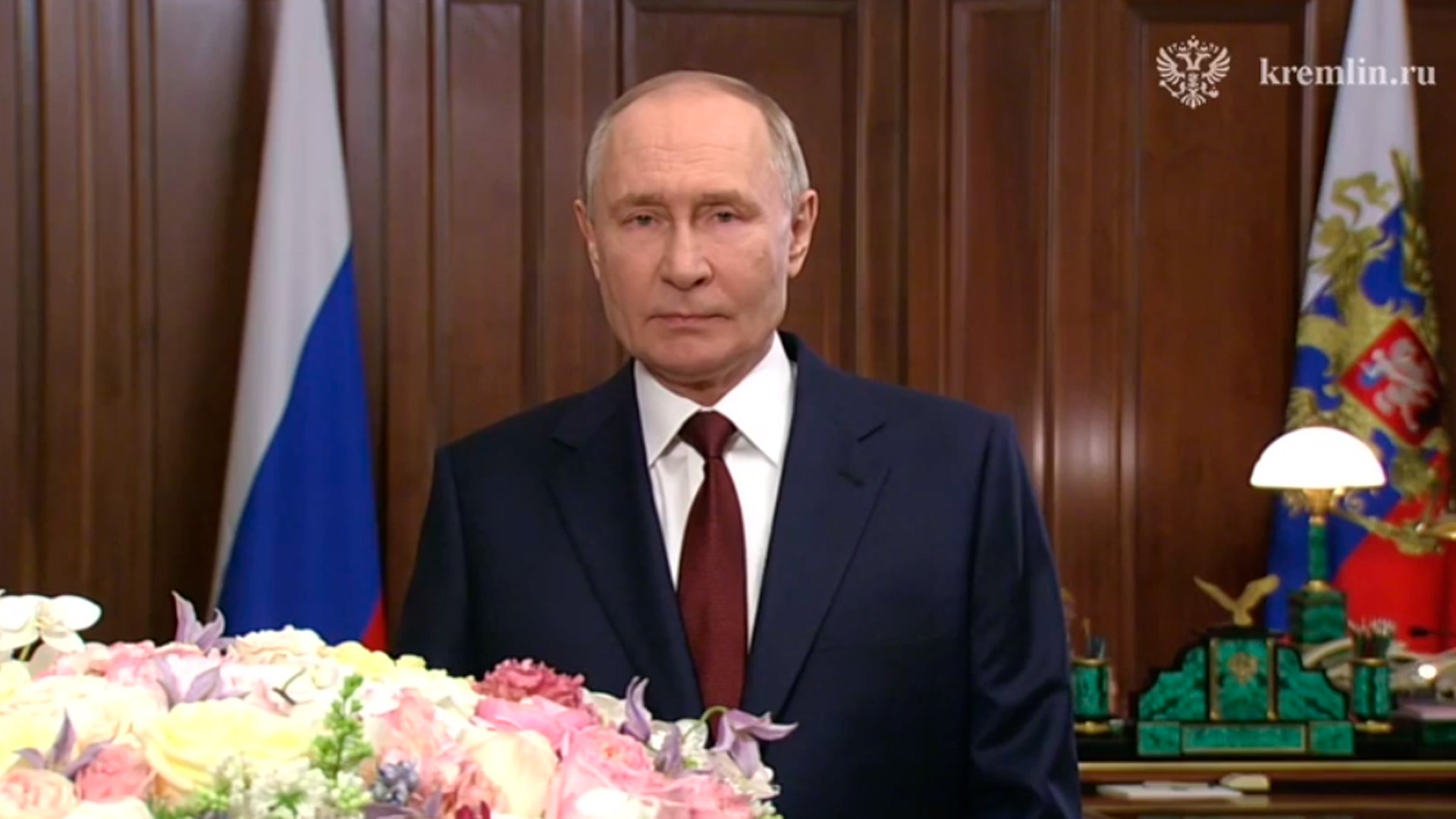 Путин поздравил женщин России с Международным женским днем