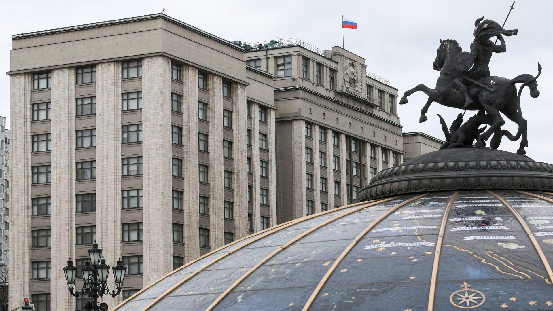 В Госдуме назвали актом вандализма удаление символики православных крестов