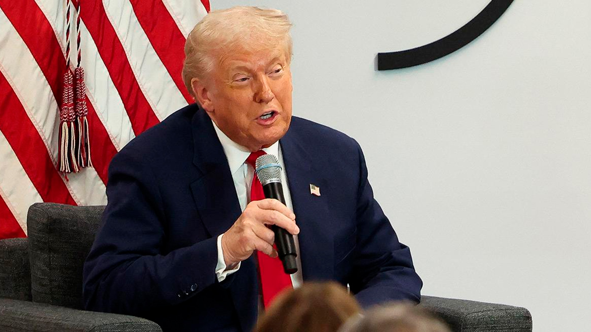 Трамп объявил о планах провести переговоры с Путиным 18 марта