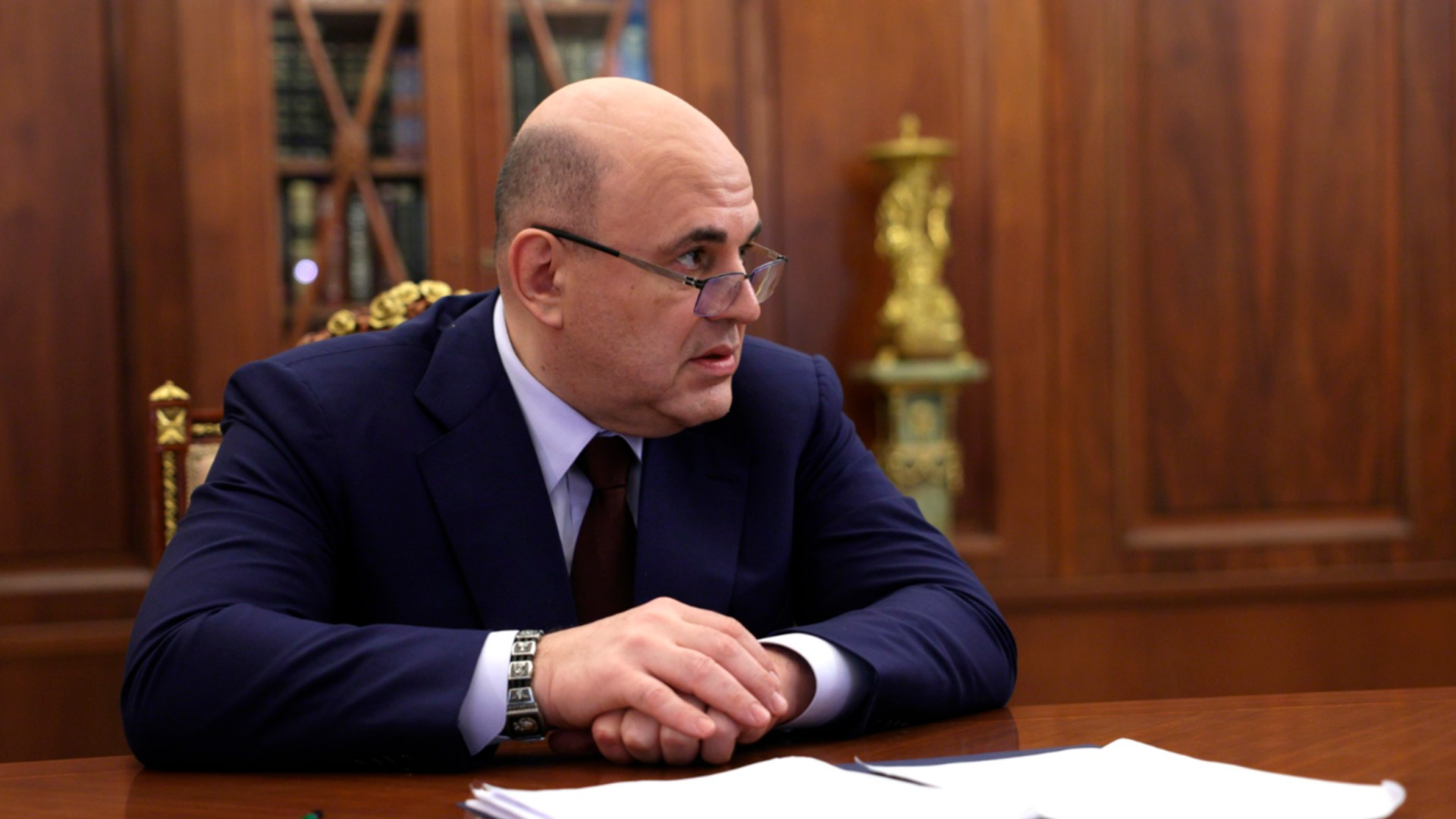 Мишустин: около 640 тыс мигрантов находятся в РФ нелегально