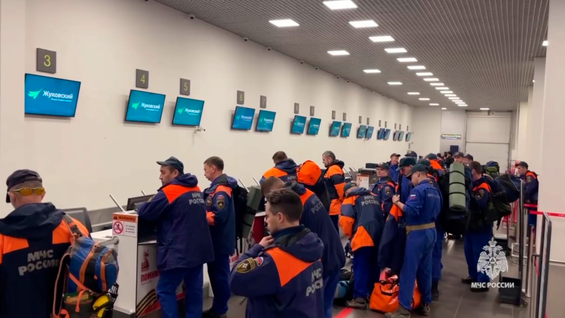 Более 100 российских спасателей прибыли в Мьянму для оказания помощи после землетрясения