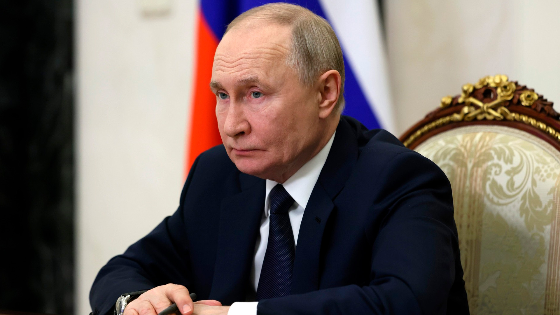Путин поздравил мусульман России с Ураза-Байрам