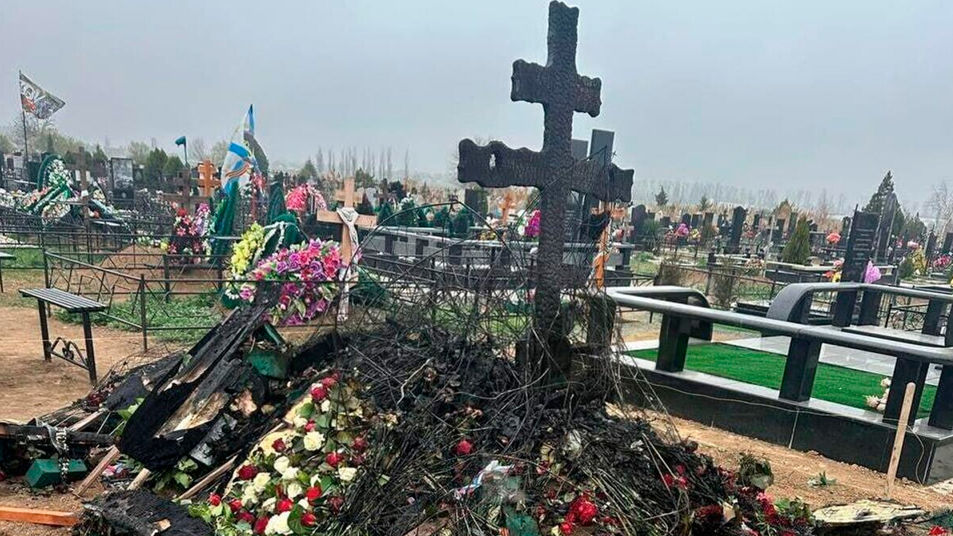 Могилу погибшего военкора Федорчака осквернили в Крыму