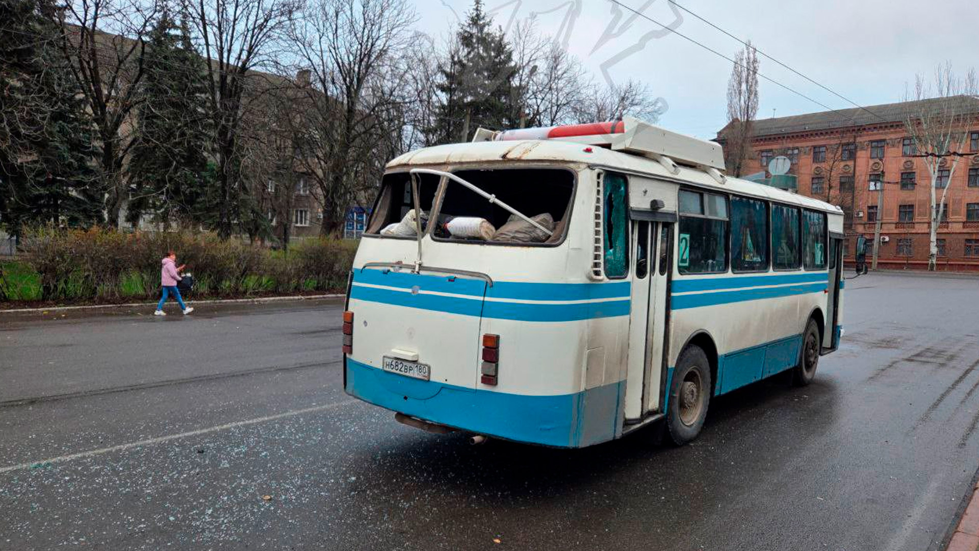 Украинский дрон ударил по автобусу с мирными жителями Горловки