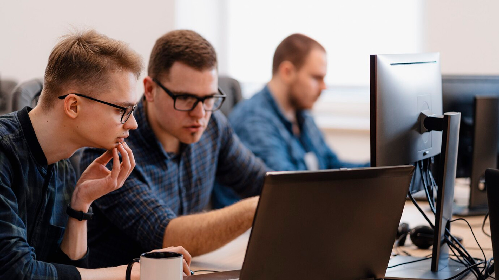Банки подняли ставки по льготной ипотеке для IT-специалистов из-за неподтверждения места работы