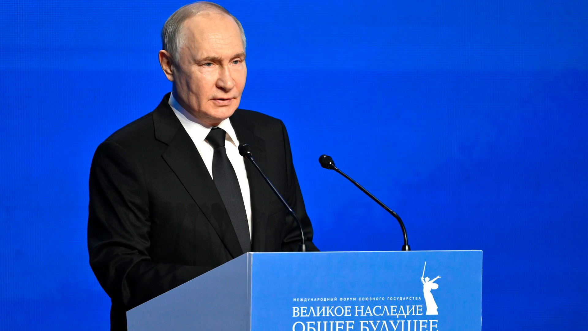 Путин назвал День Победы святым праздником для РФ и других постсоветских государств