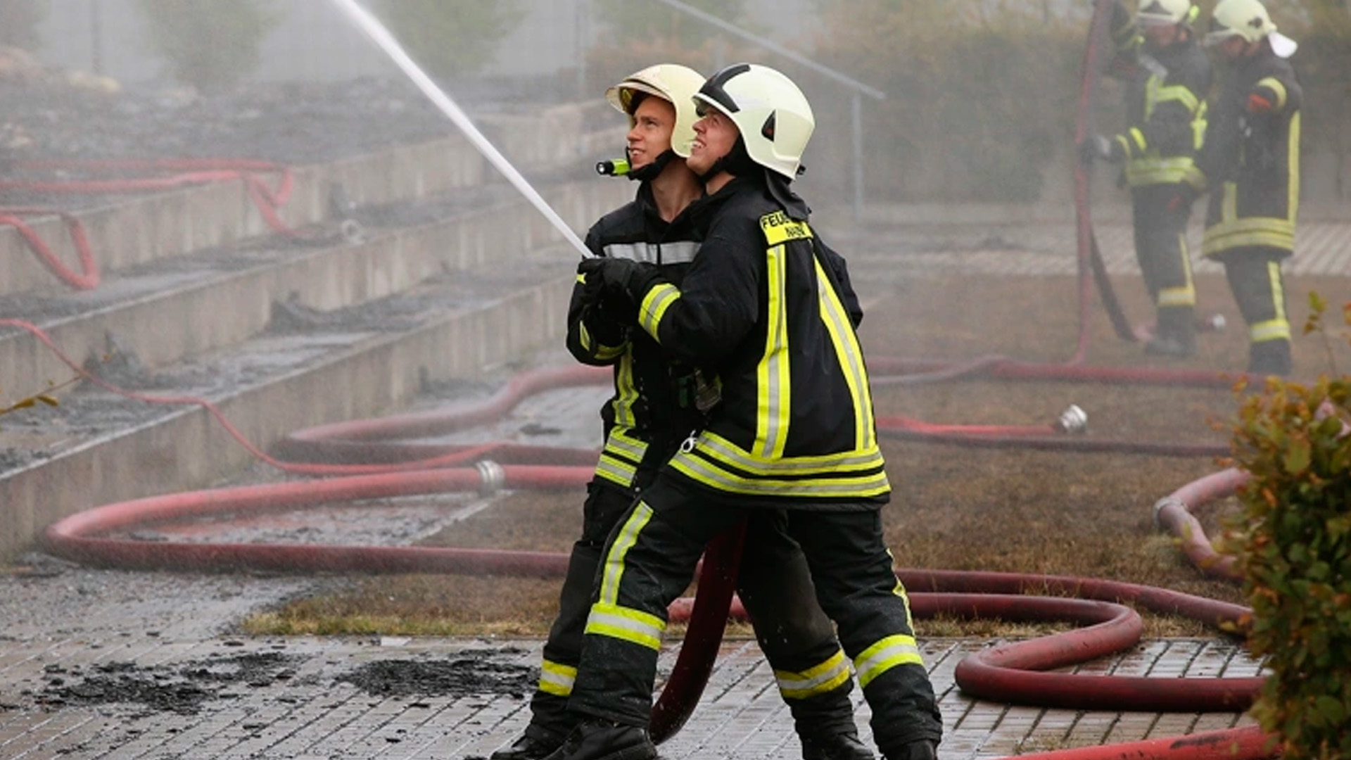 На севере Германии в порту взорвался газовый баллон