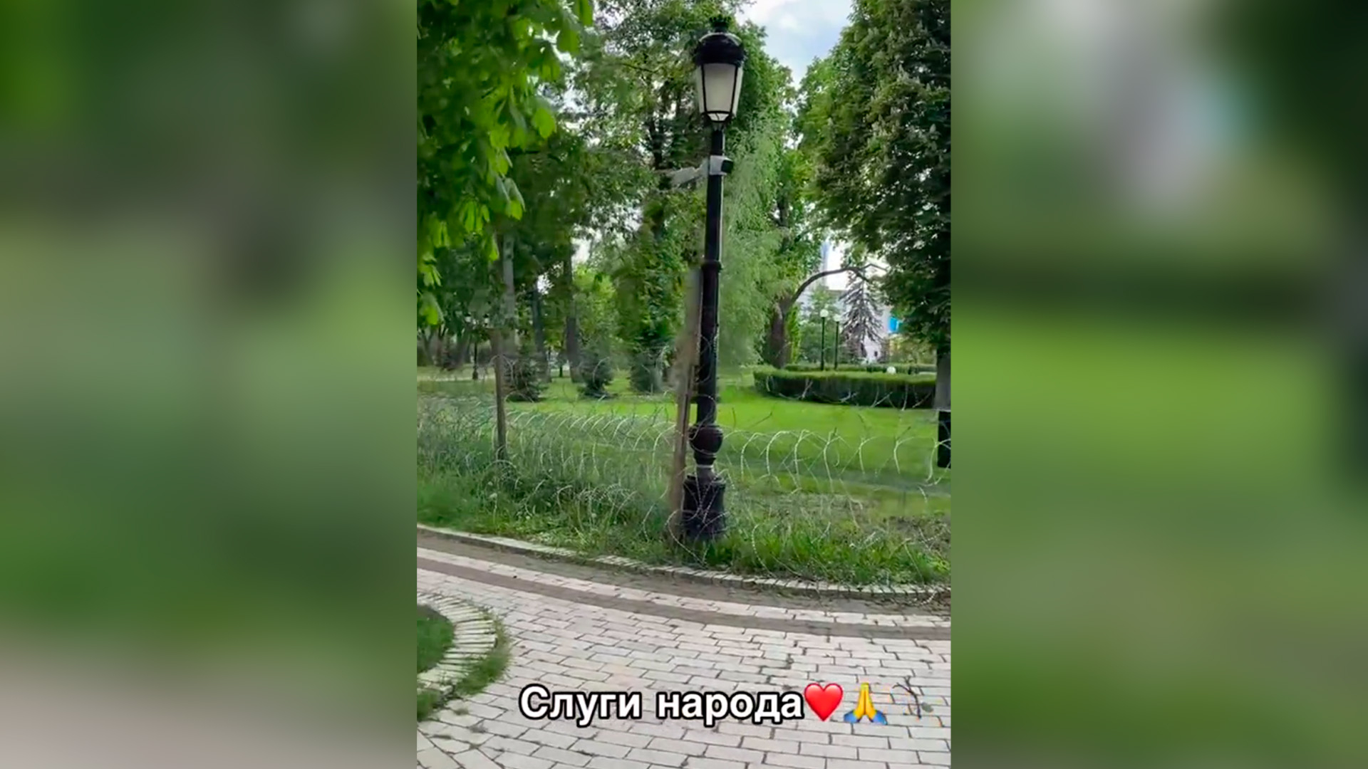 В Киеве накануне ратификации документа о ресурсной сделке здание Рады оцепили колючей проволокой