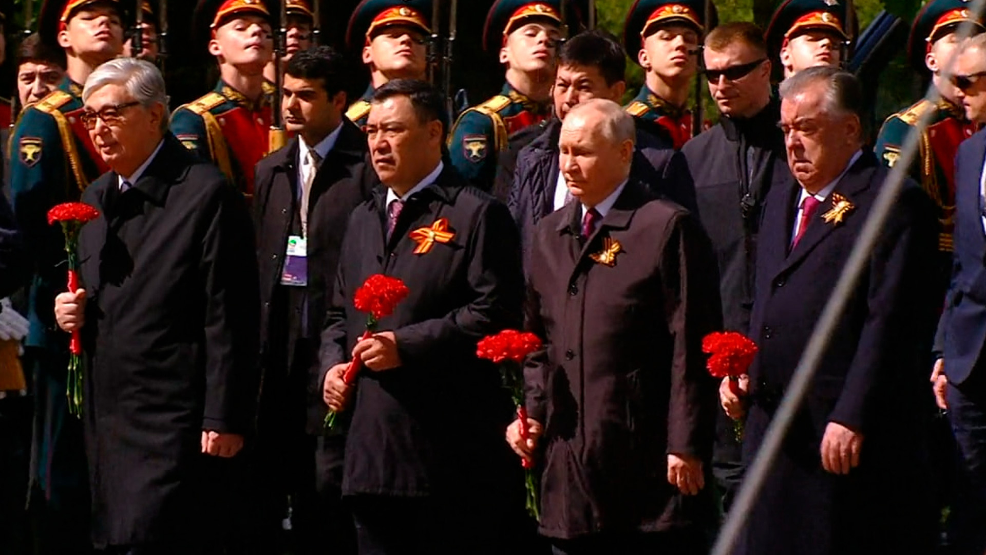 Путин возложил цветы к Могиле Неизвестного Солдата
