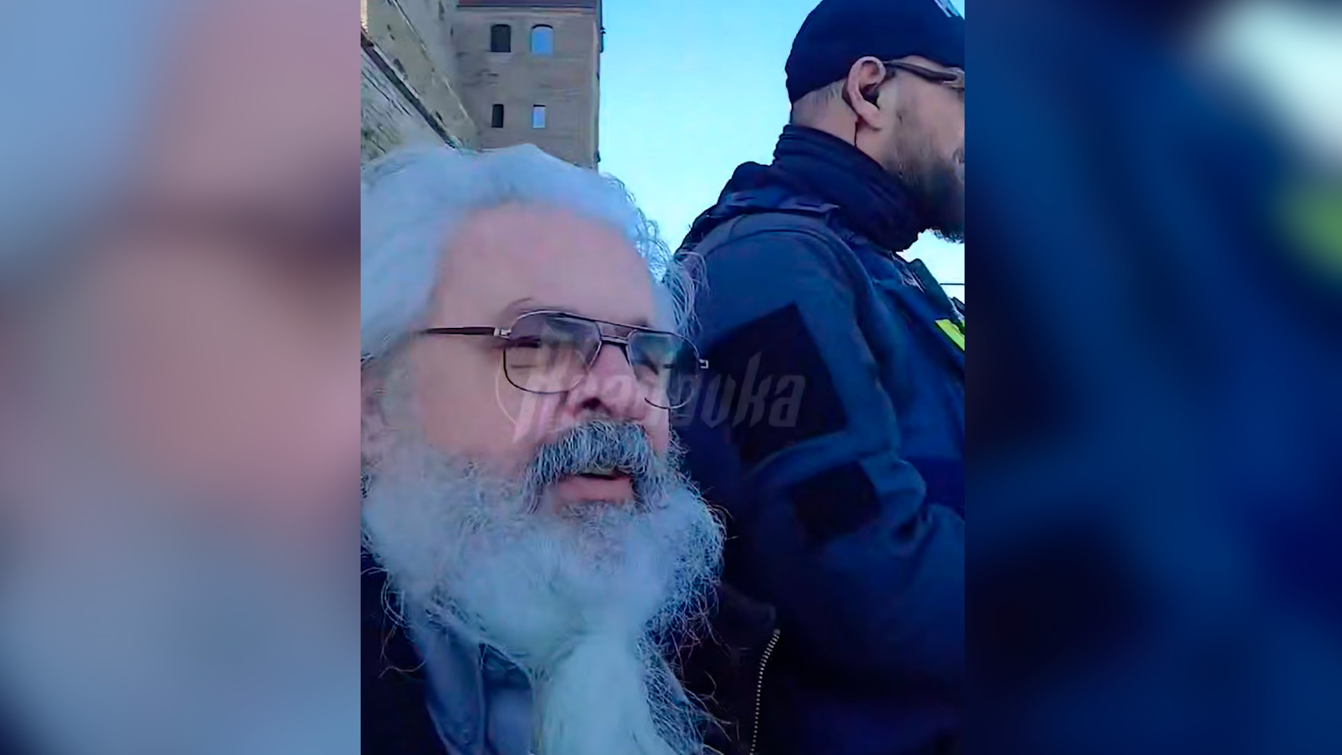 В Нарве художника задержали за фото глаз Путина в кармане куртки