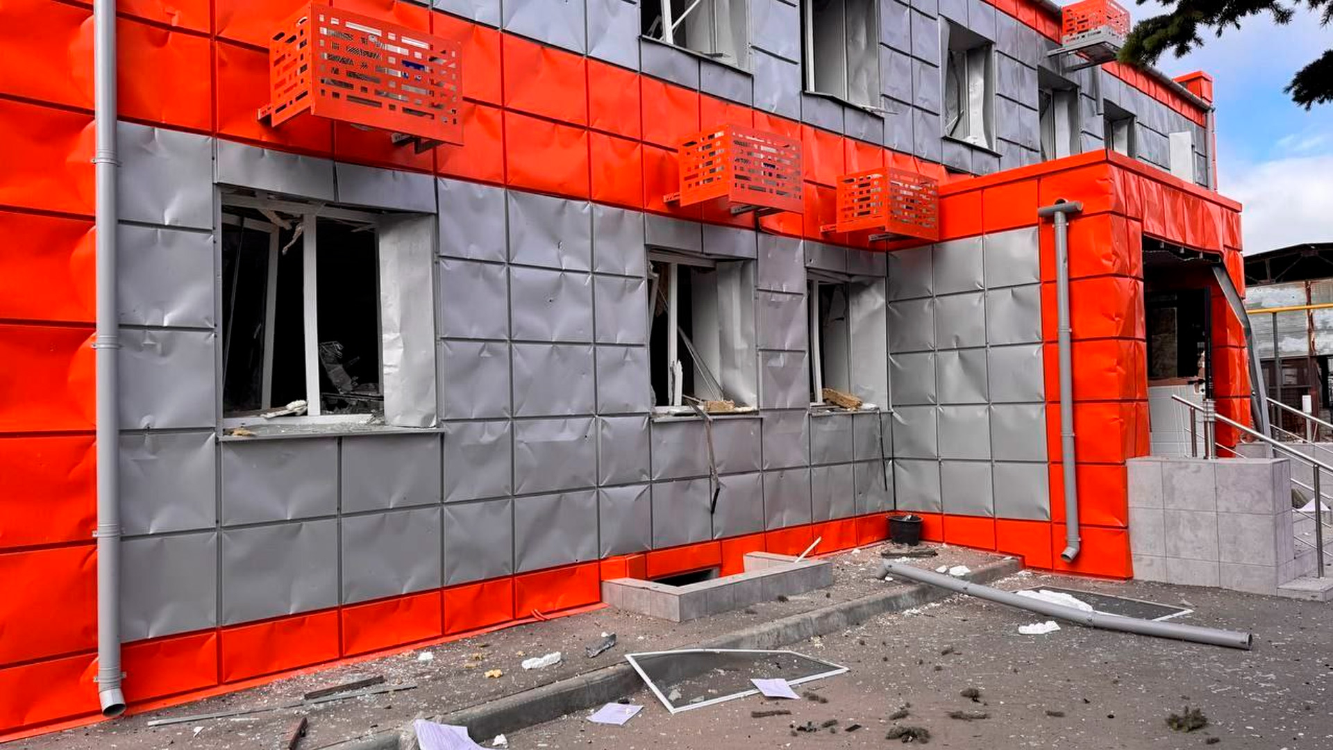 ВСУ целенаправленно ударили по спасателям, тушившим пожар в Луганске