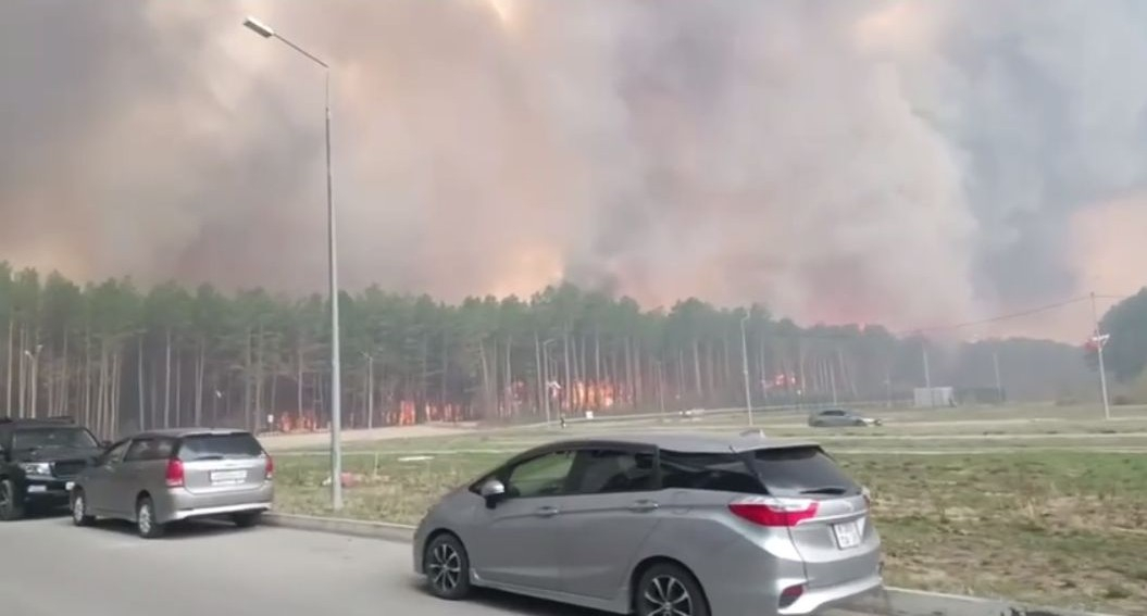 В окрестностях космодрома «Восточный» разбушевался мощный природный пожар
