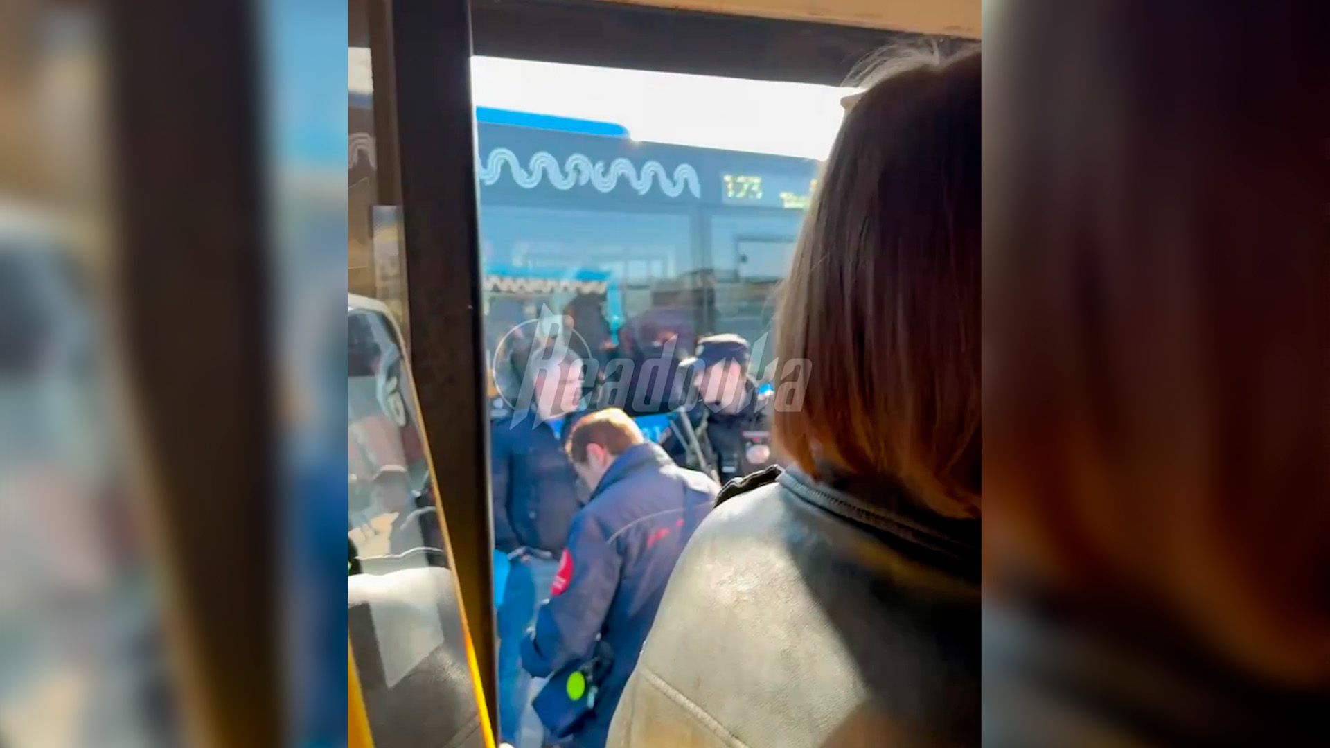 В Москве пассажиров автобуса заклеймили «зайцами» из-за неработающих валидаторов
