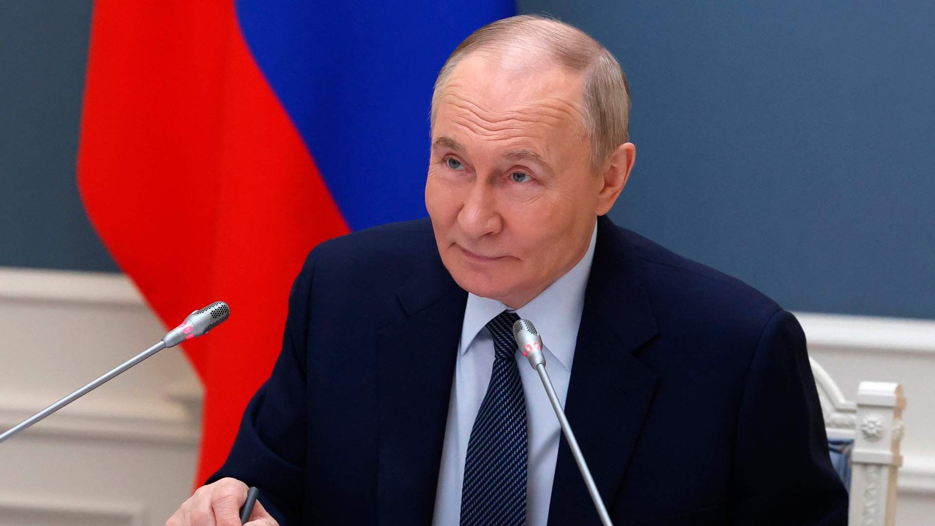 Путин поручил доработать введение льгот для многодетных отцов
