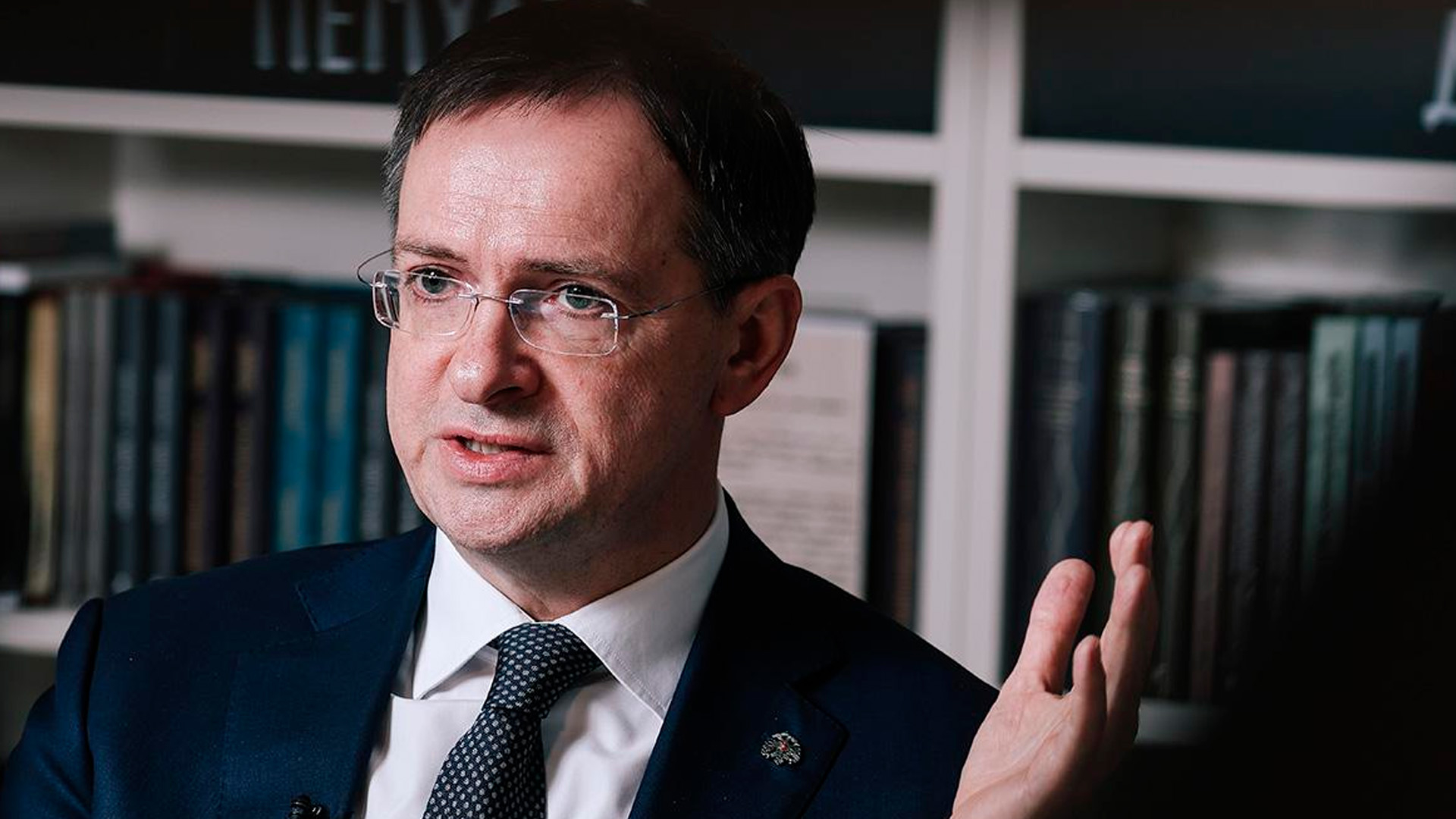 Политолог заявил о возможной причастности Запада к угрозам Мединскому
