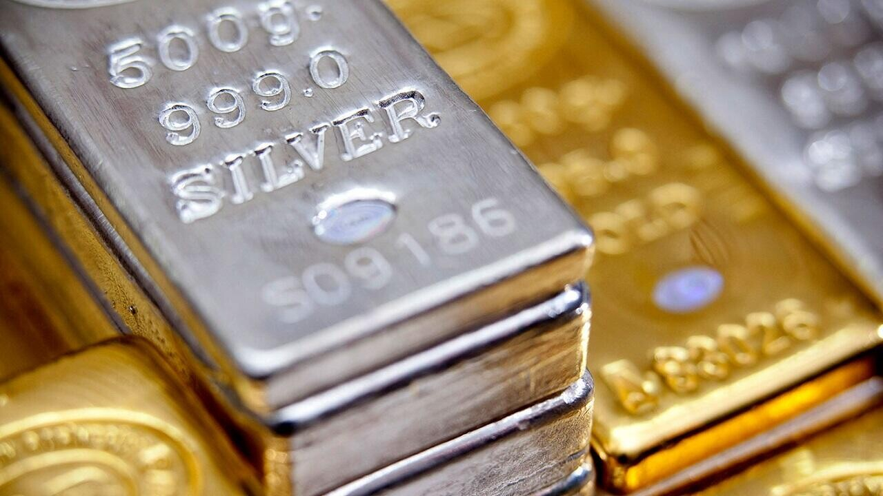 Эксперт: серебро становится альтернативой золоту для инвестиций