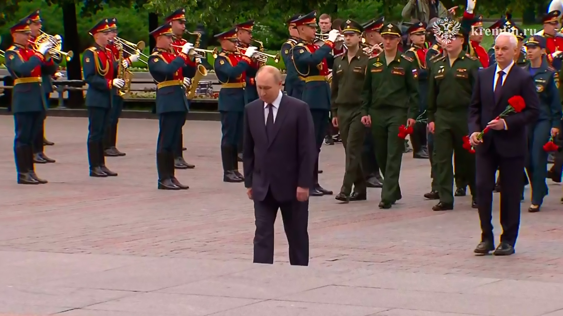Путин в День памяти и скорби возложил цветы к Могиле Неизвестного Солдата