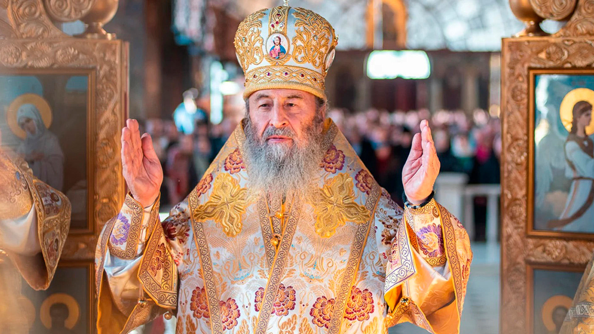 Зеленский лишил украинского гражданства митрополита УПЦ Онуфрия