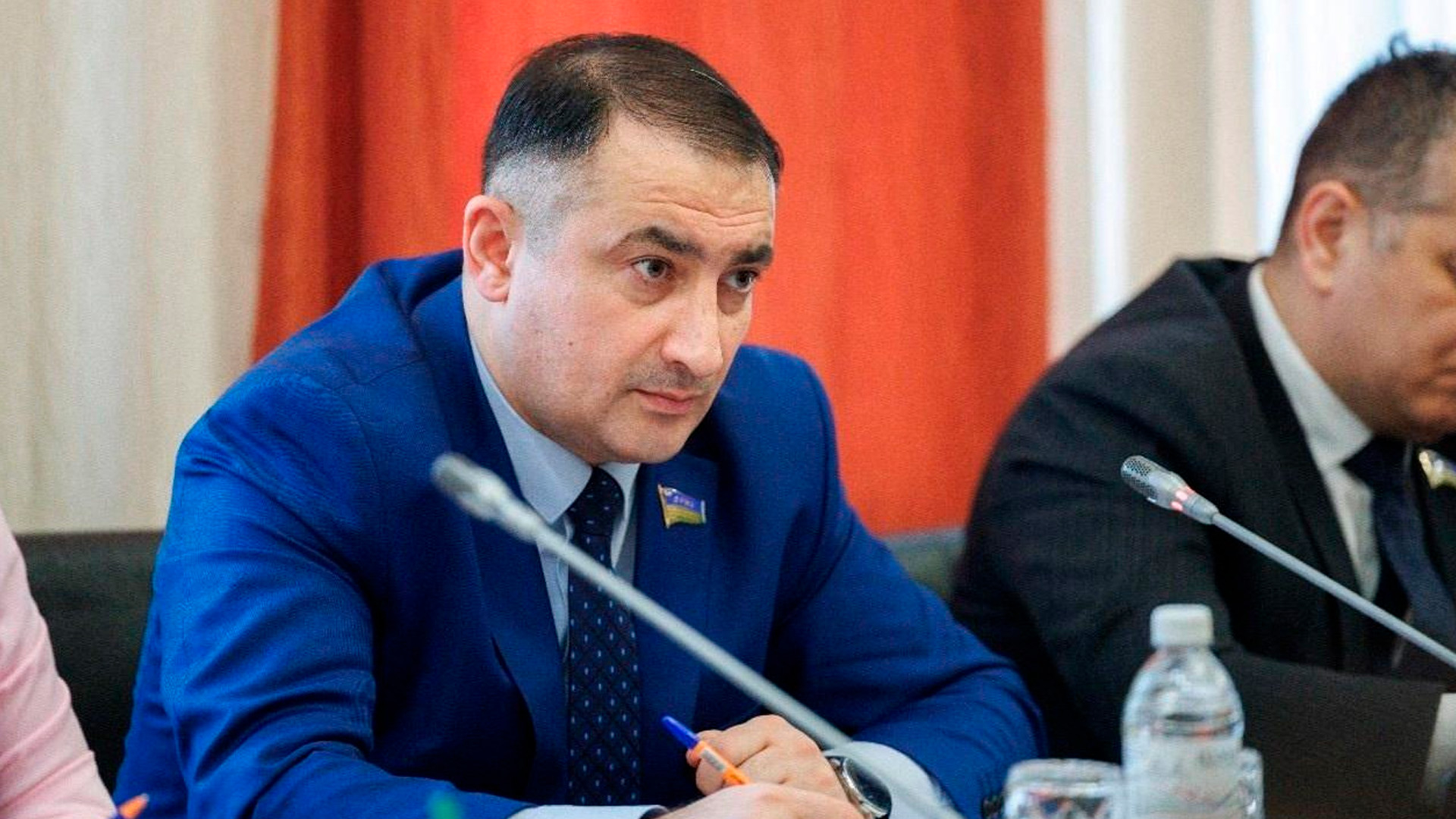 Назвавшего Югру родиной узбеков депутата лишили зарплаты