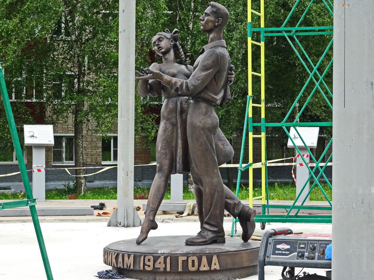Скандально прославившаяся грудь заново нальётся под Смоленском