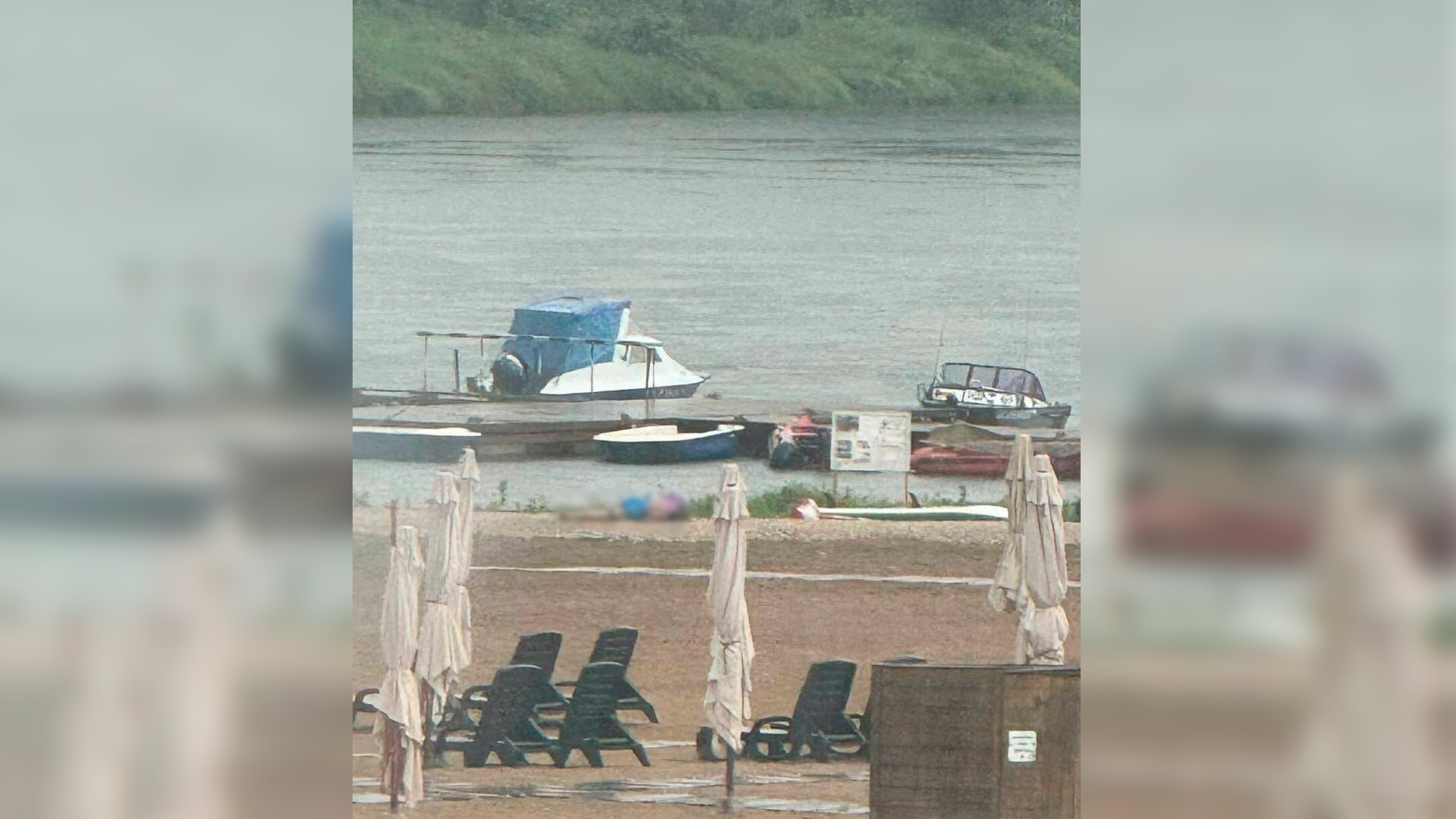 Троих человек убило молнией на пляже в Тульской области