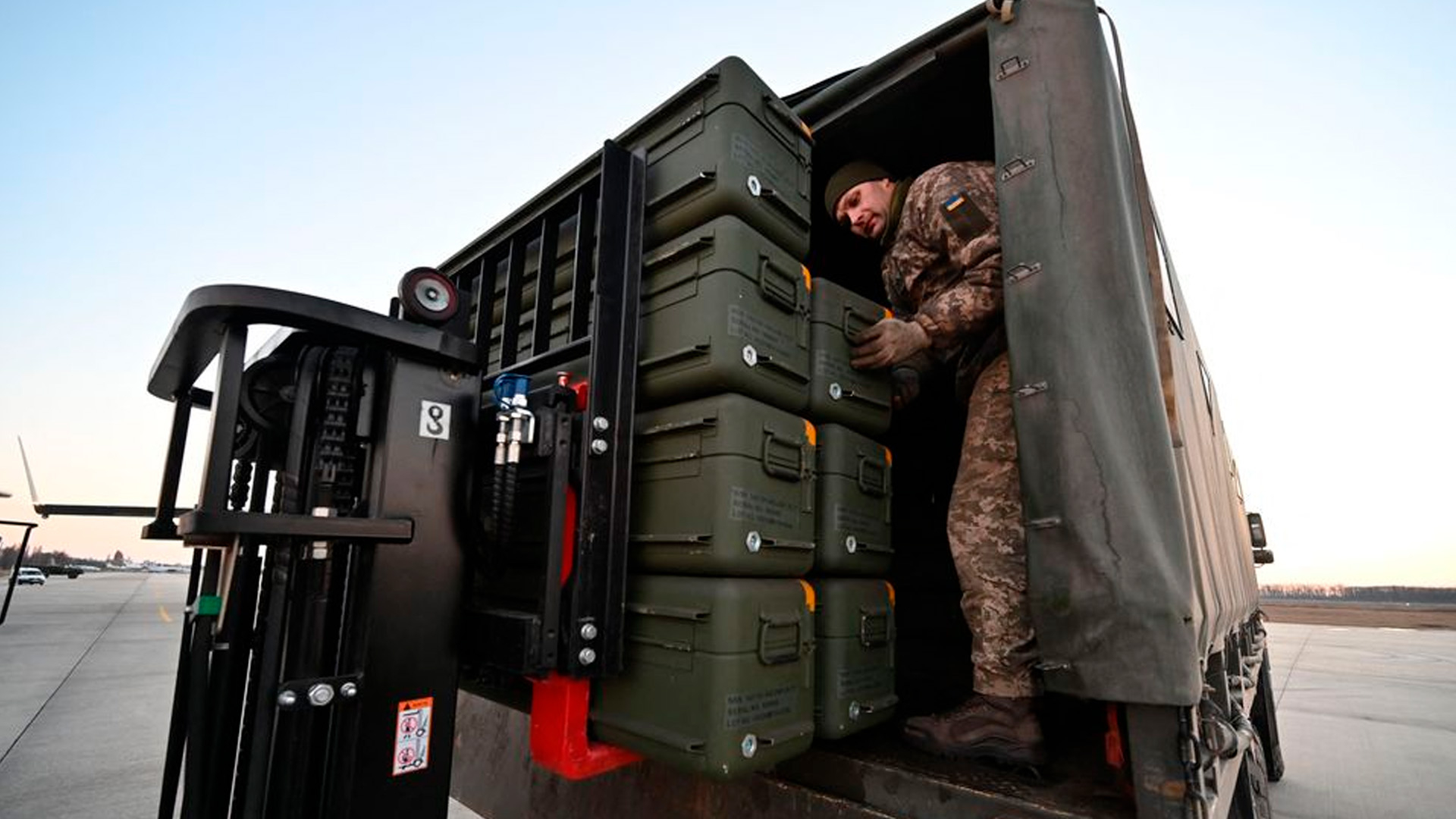 Страны ЕС собрались набрать кредиты, чтобы вооружить Украину