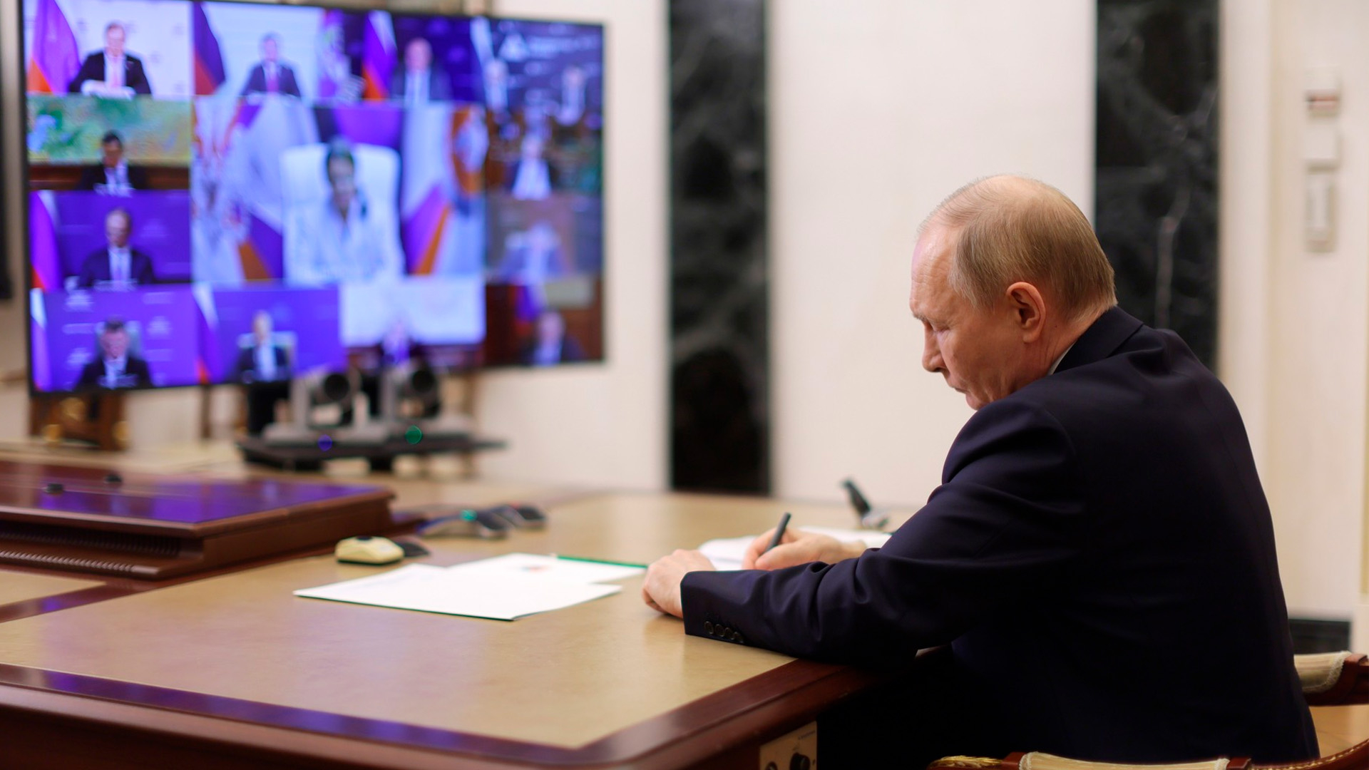 Путин подписал закон о штрафах за поиск экстремистских материалов и рекламу VPN
