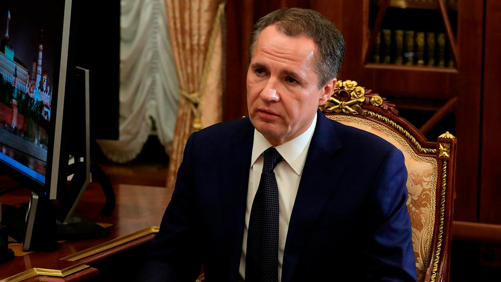 Гладков посоветовал сменить работу чиновнику, испугавшемуся ехать в приграничье